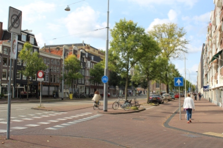 Muiderstraat vanaf de andere kant gezien - september 2014